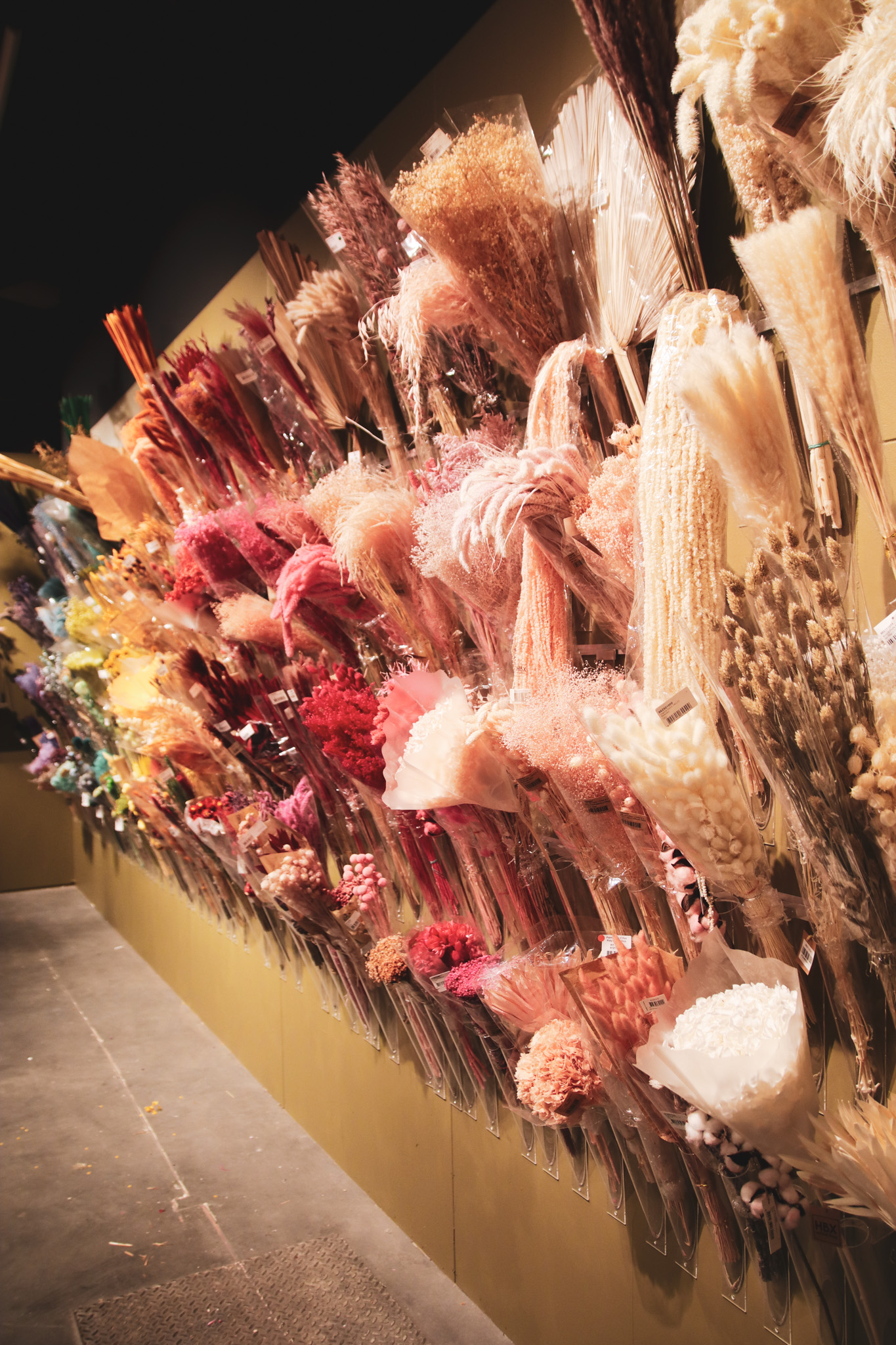 Dyed and dried flowers